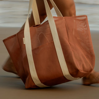 Mesh Beach Bag in Tierra Clay